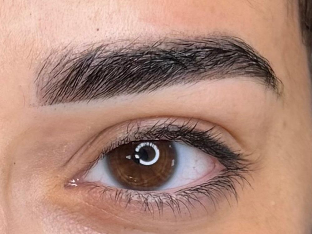 Sourcils poudrés, après